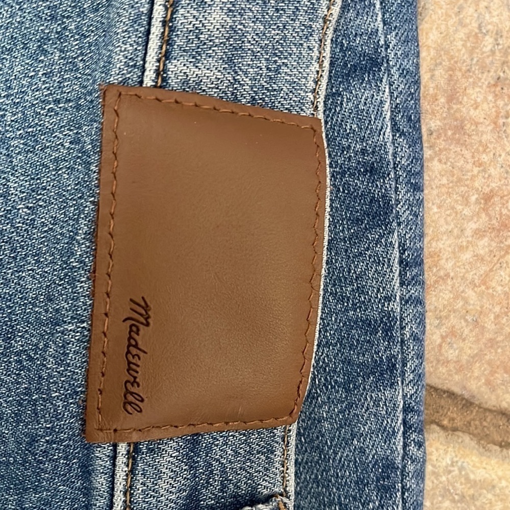 Madewell 9 inch mid rise, skinny crop jeans - Picture 4 of 7